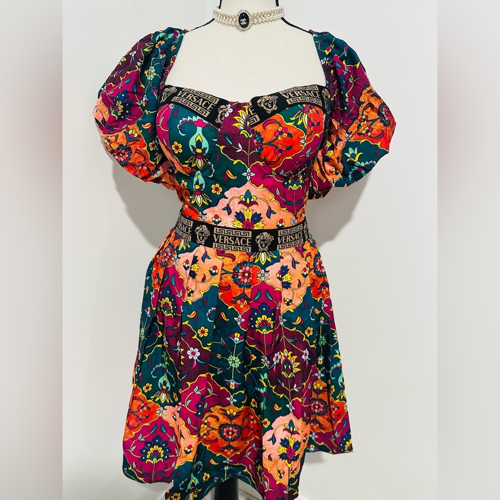 Vibrant Floral Mini Dress Versa perfect for small medium